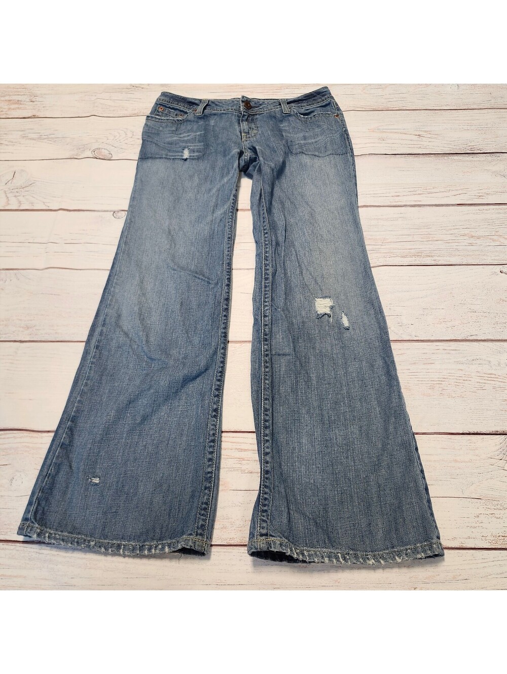 American Eagle Y2K Boy Fit Distressed Flared Jeans Size 6